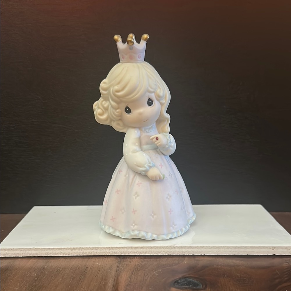 Precious moment, pretty as a princess discontinued figurine